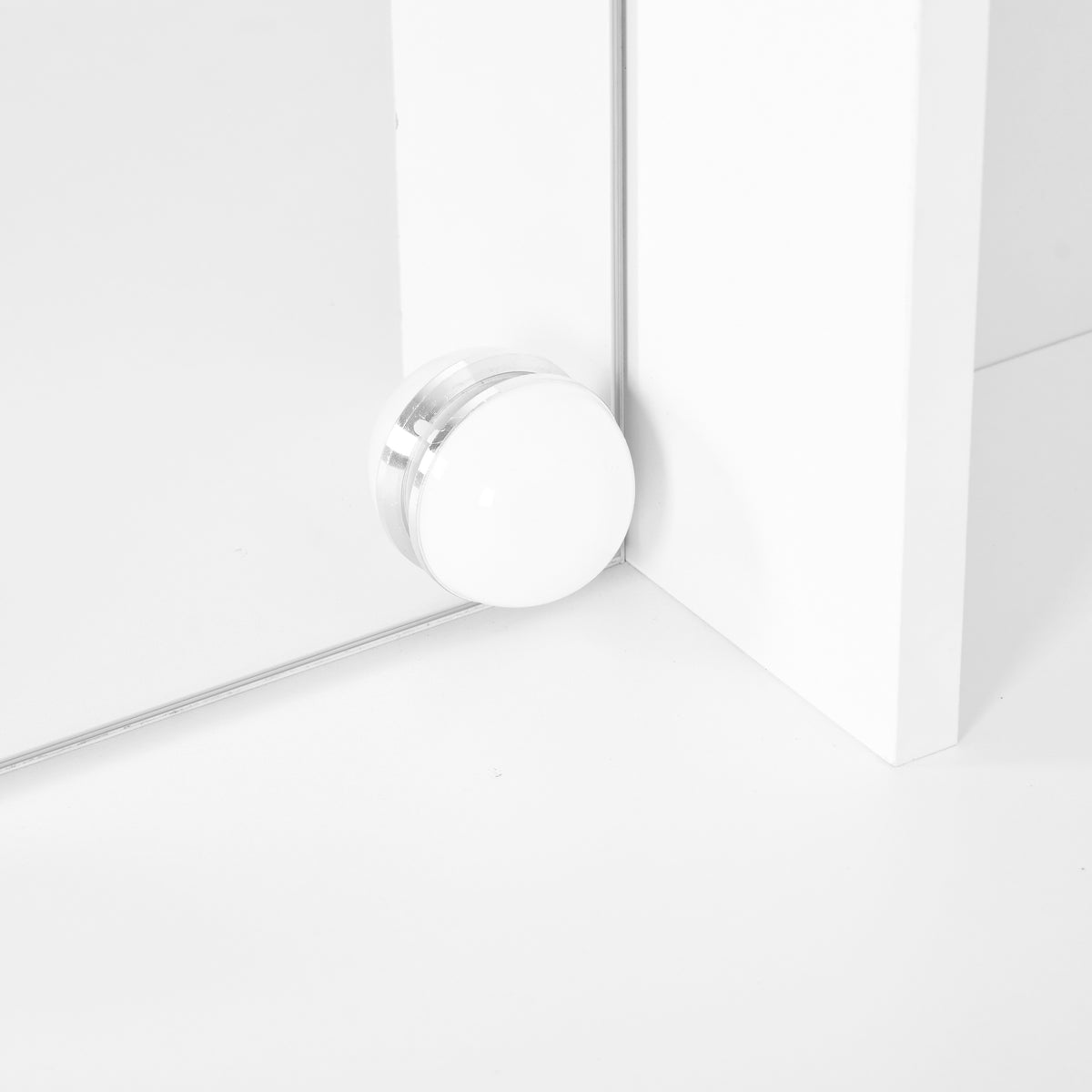 Grande coiffeuse blanche avec miroir, tabouret et éclairage LED réglable, 3 tiroirs et 2 portes de rangement