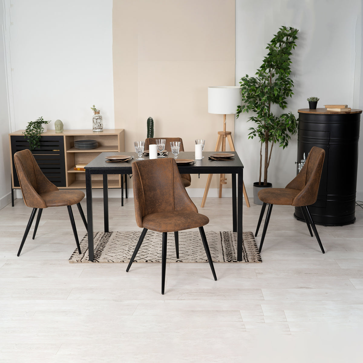 Ensemble table à manger extensible noire avec 4 fauteuils en suédine, style scandinave