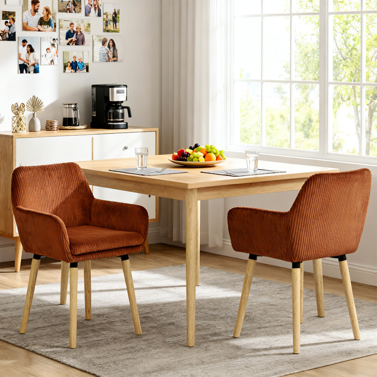 Lot de 2 chaises de salle à manger de style scandinave avec pieds en bois et accoudoirs en velours côtelé rouge - ELIA