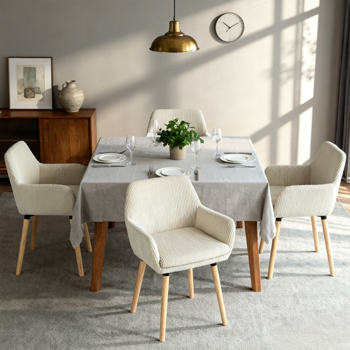 Lot de 4 chaises de salle à manger de style scandinave avec pieds en bois et accoudoirs en velours côtelé beige - ELIA