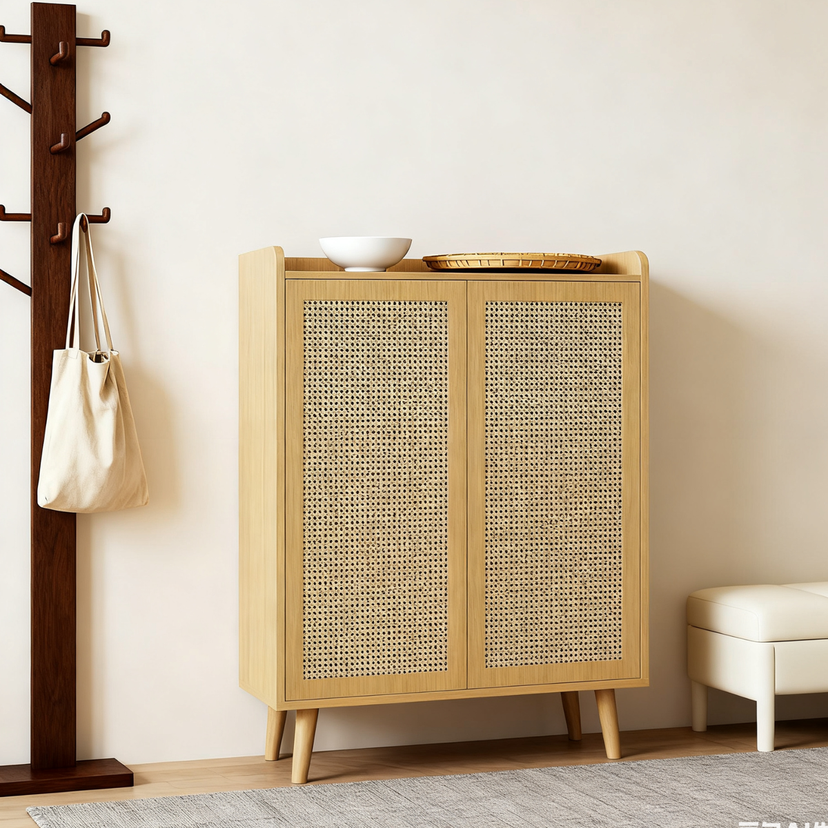 Meuble à chaussures en rotin naturel 80x35x105 cm avec 2 portes, 5 étagères fixes, poignées et pieds en bois massif, idéal pour entrée et couloir