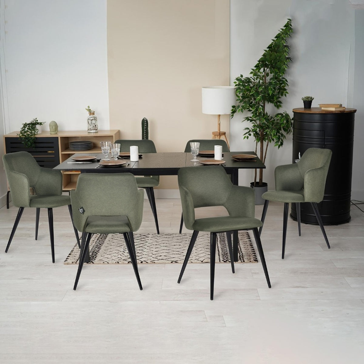 Ensemble table à manger extensible noire et 6 fauteuils en tissu vert de style scandinave