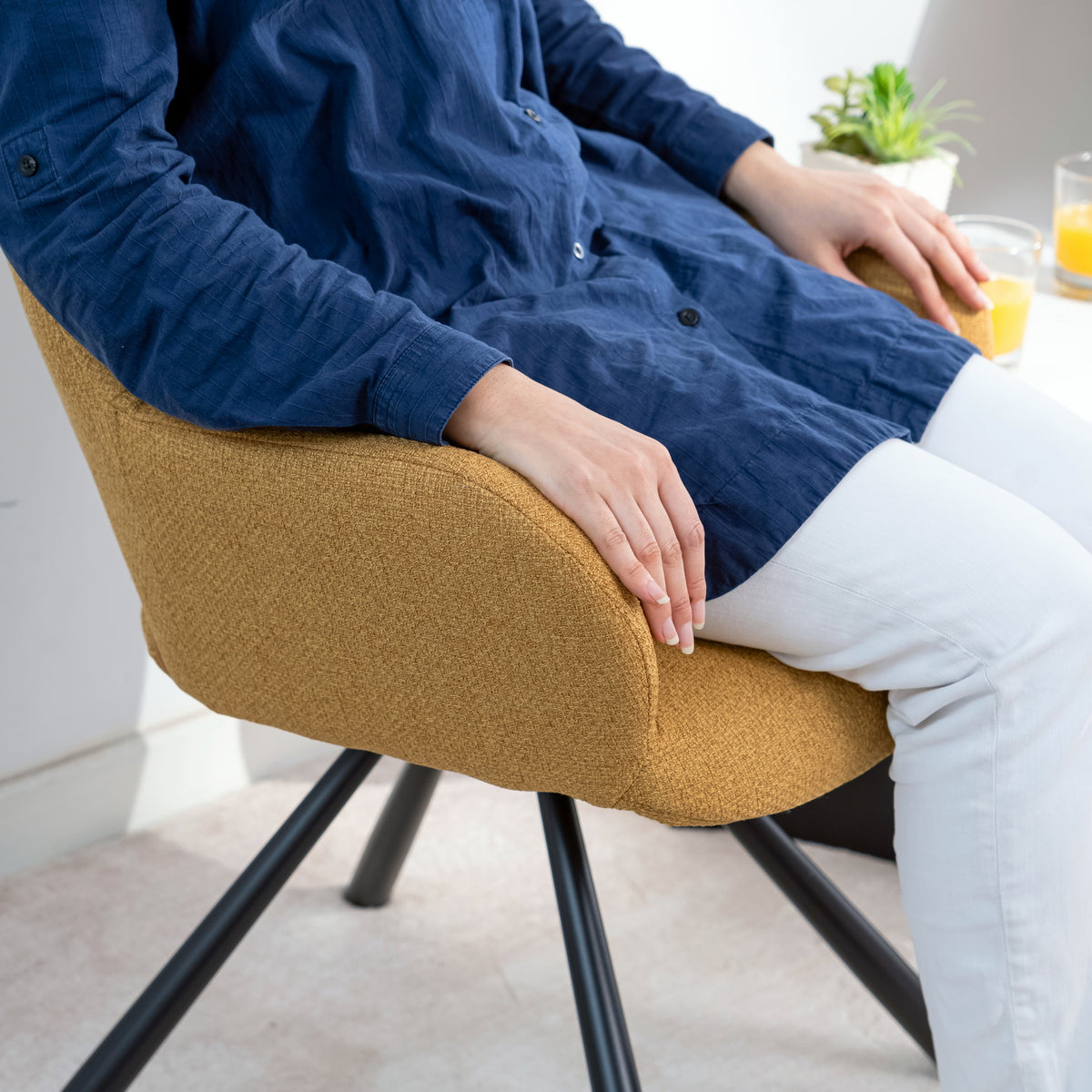 Set of 4 contemporary dining room chairs in yellow fabric, black metal legs - BETH FABRIC YELLOW 4PCS