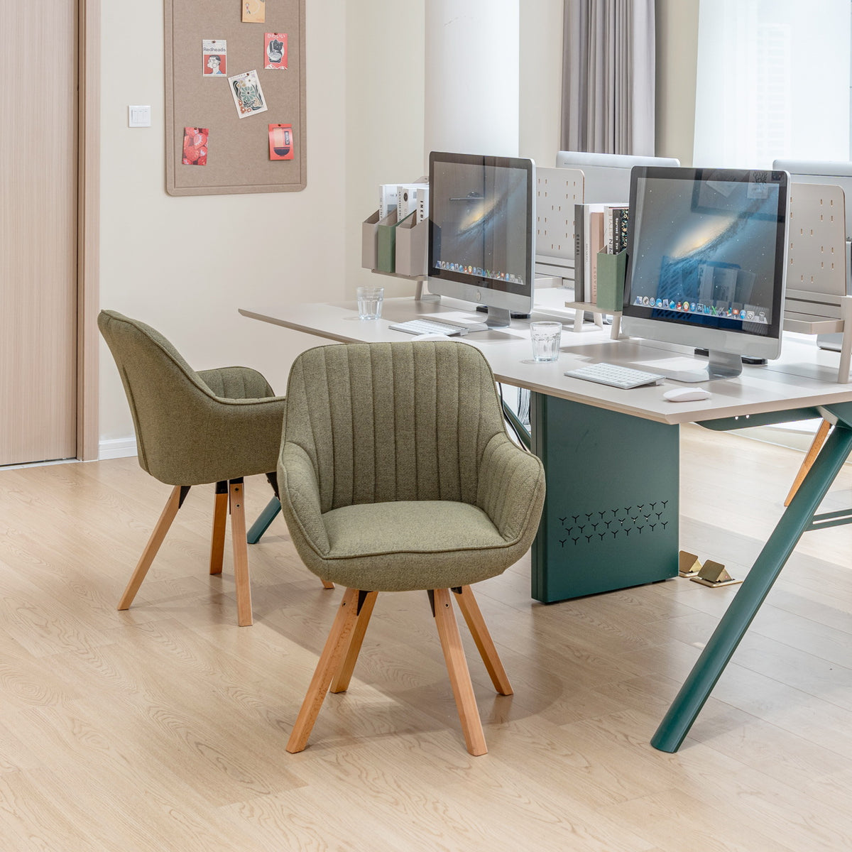 Set aus 2 bequemen Esszimmerstühlen aus grünem Stoff, 360° drehbar – CARSON FABRIC GREEN 2STK
