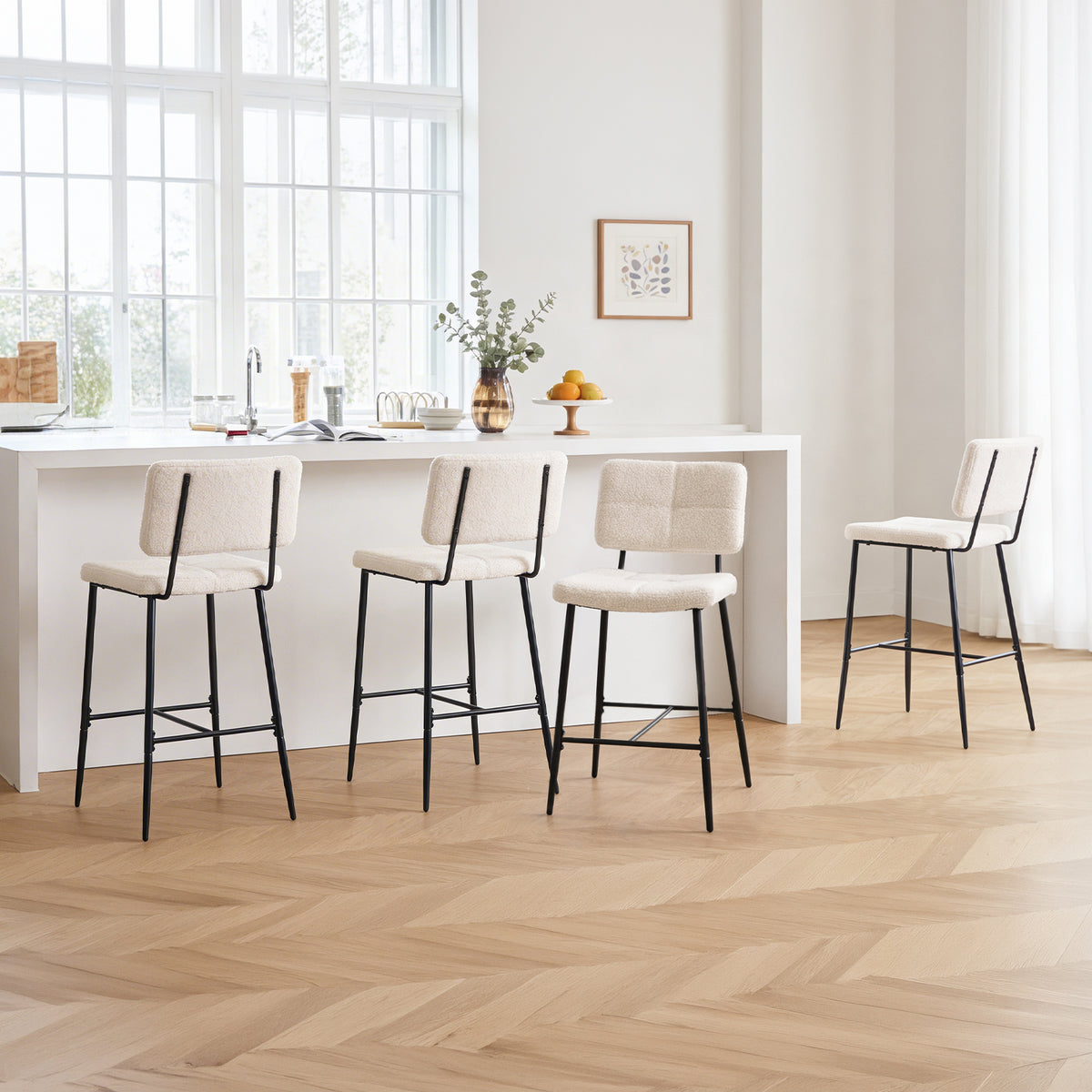 Set mit 6 skandinavischen Barhockern mit Rückenlehne aus beigem Schaffellstoff – POMONA BAR