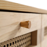 Commode classique à 3 tiroirs, avec dessus de tiroir en rotin, couvercle inférieur rabattable, poignée en métal doré et pieds en bois, offrant un espace de rangement pour le salon et la chambre