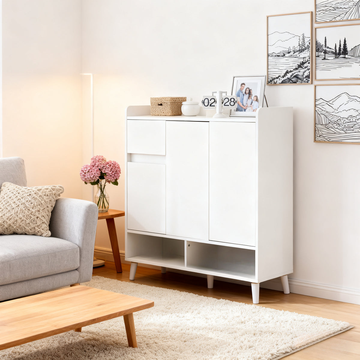 Meuble à chaussures blanc avec étagères réglables, commode minimaliste pour l'entrée, avec pieds en bois massif