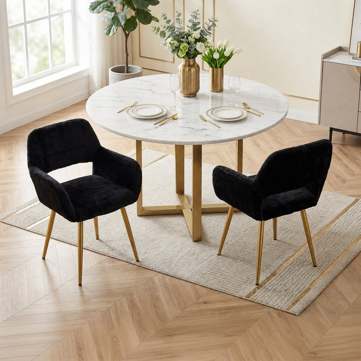 Lot de 2 fauteuils de salle à manger de style scandinave en fausse fourrure noire avec pieds en métal doré