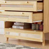 Commode classique à 3 tiroirs, avec dessus de tiroir en rotin, couvercle inférieur rabattable, poignée en métal doré et pieds en bois, offrant un espace de rangement pour le salon et la chambre
