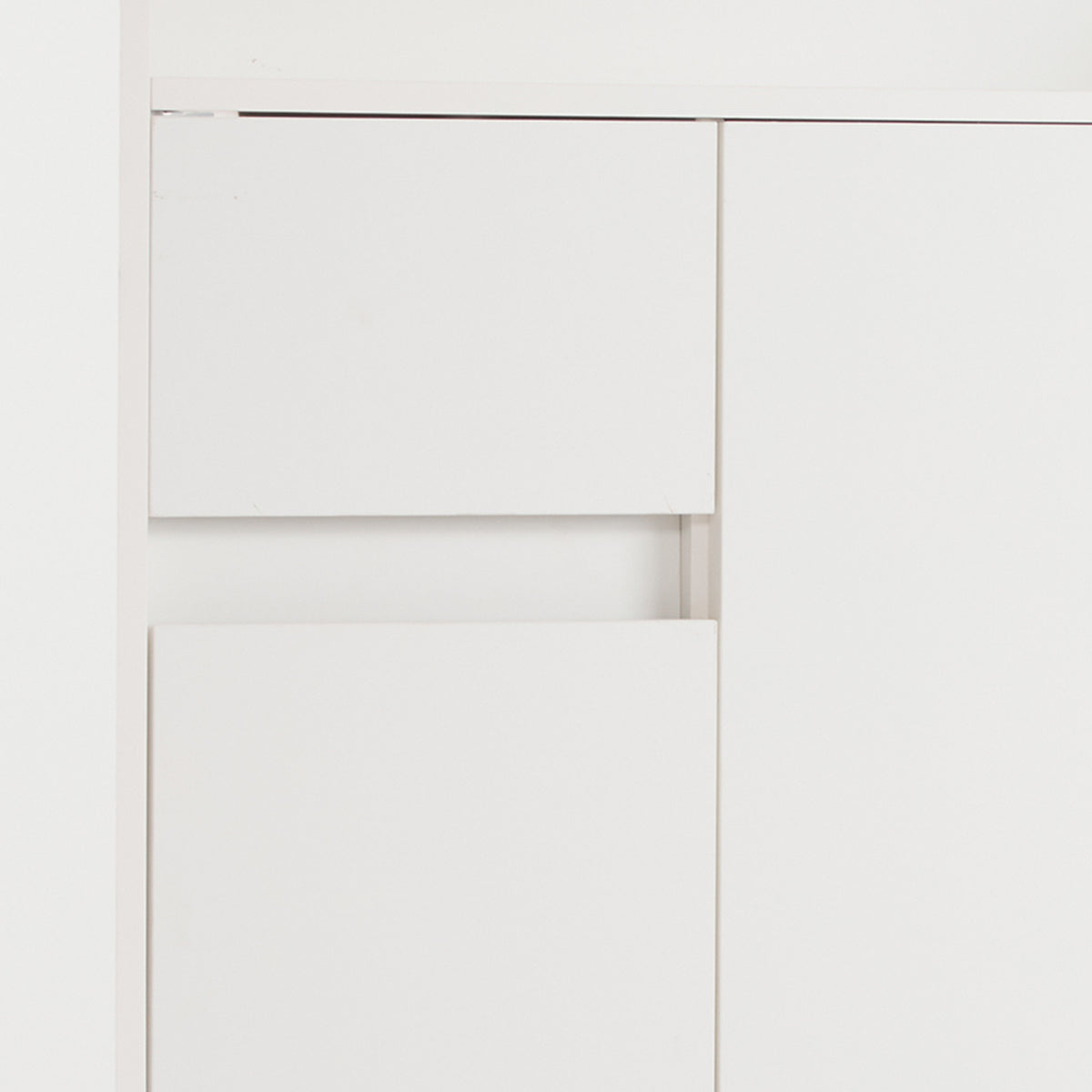 Meuble à chaussures blanc avec étagères réglables, commode minimaliste pour l'entrée, avec pieds en bois massif