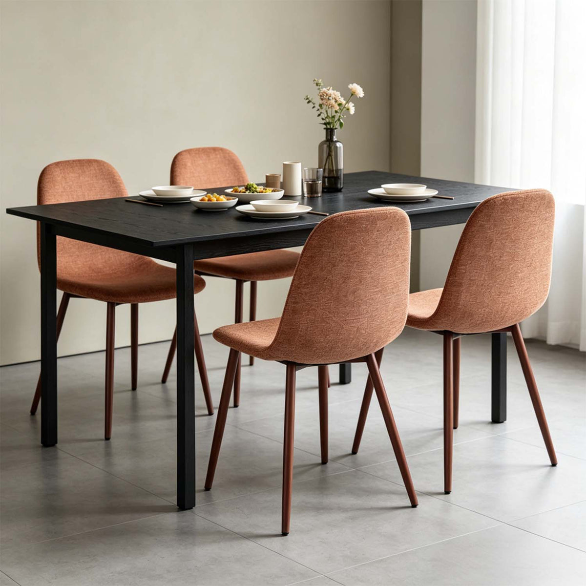 Round Table Table Table Table Timber Ø80 cm with 4 black velvet chairs, modern and comfortable style