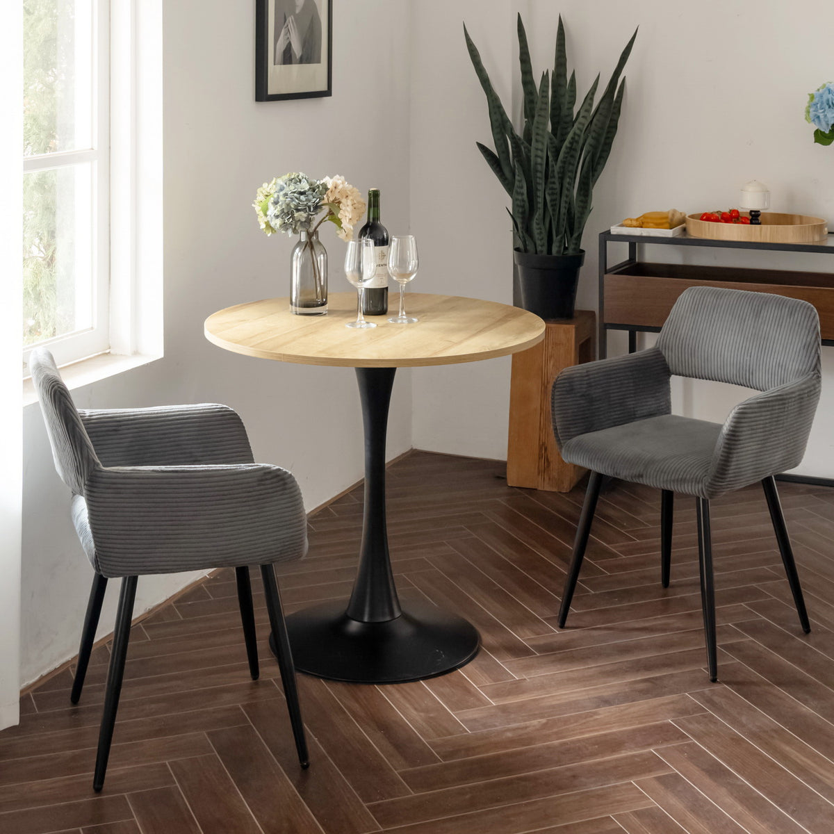 Round Table Table Table Table Timber Ø80 cm with 4 black velvet chairs, modern and comfortable style