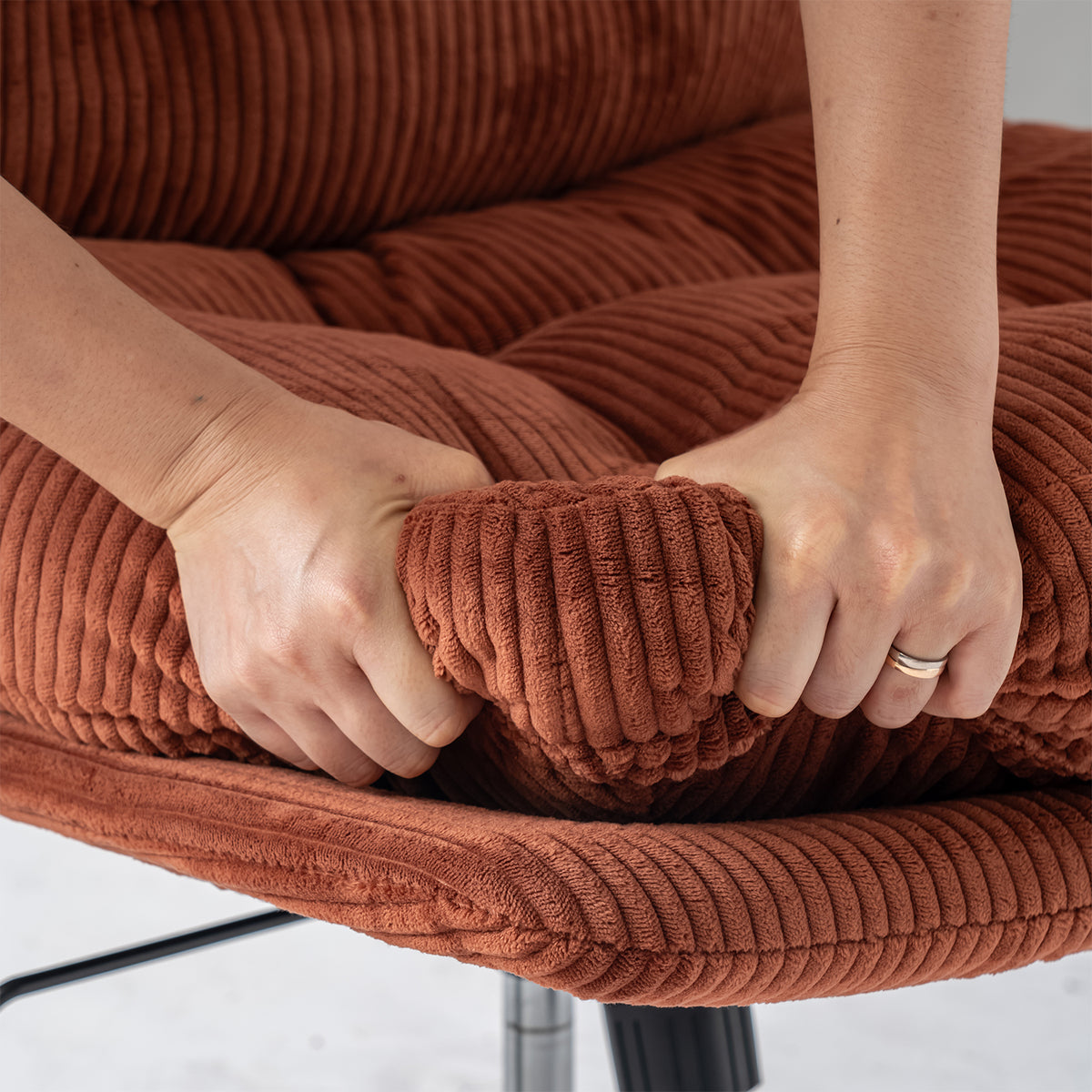 Fauteuil lounge pivotant et réglable en en velours côtelé brique - ALINTONEX