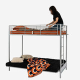 90 x 190 cm großes Etagenbett-Set mit umwandelbarer Bank aus silbernem Metall und faltbarer 2-Sitzer-Futonmatratze – LIBERTY N MICA