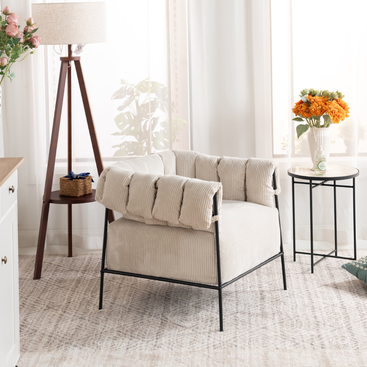 Loungesessel mit Armlehnen aus beigem Cord – DOMCO