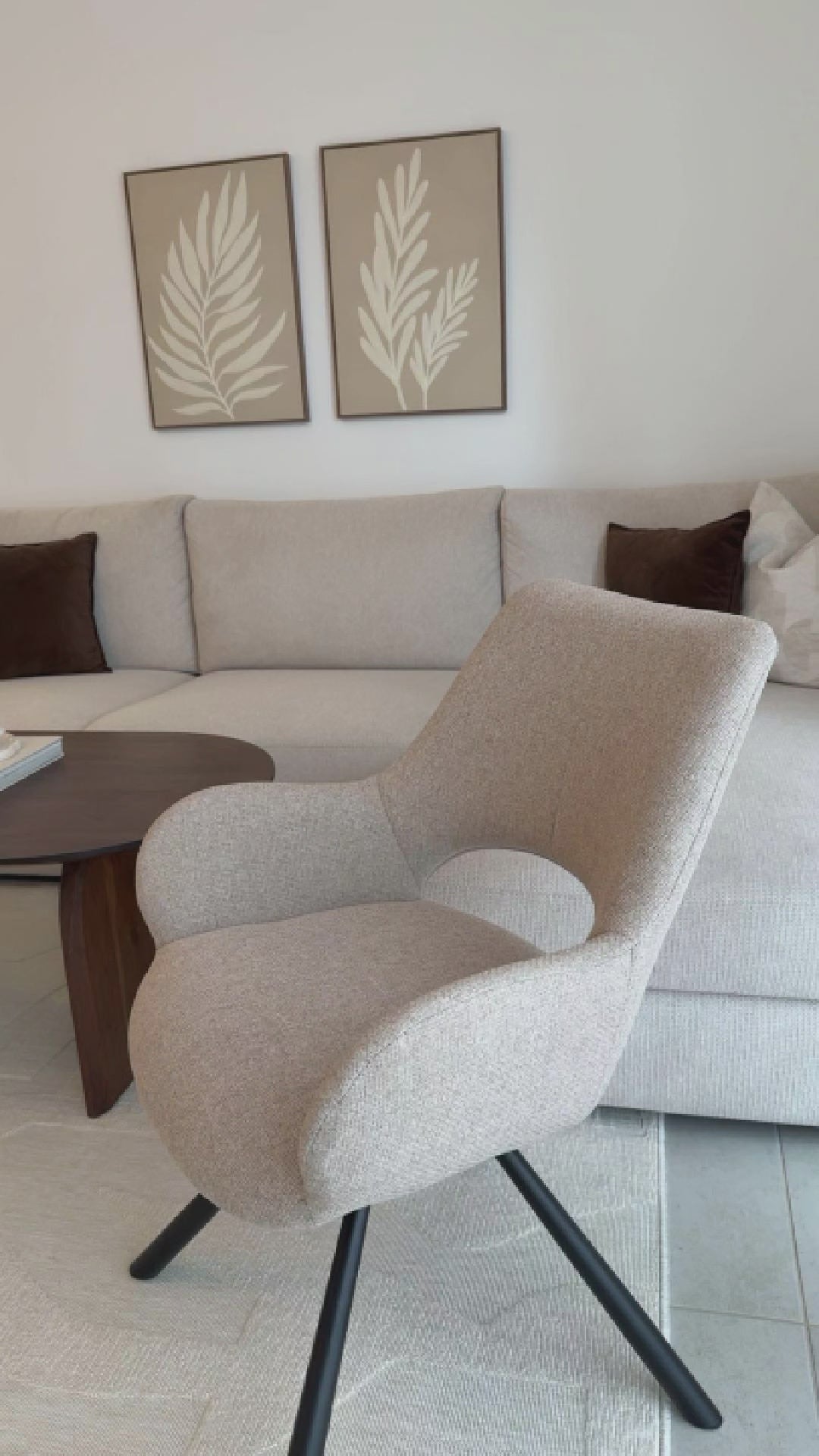 Lot de 4 chaises de salle à manger scandinaves avec accoudoirs en tissu beige - BETH